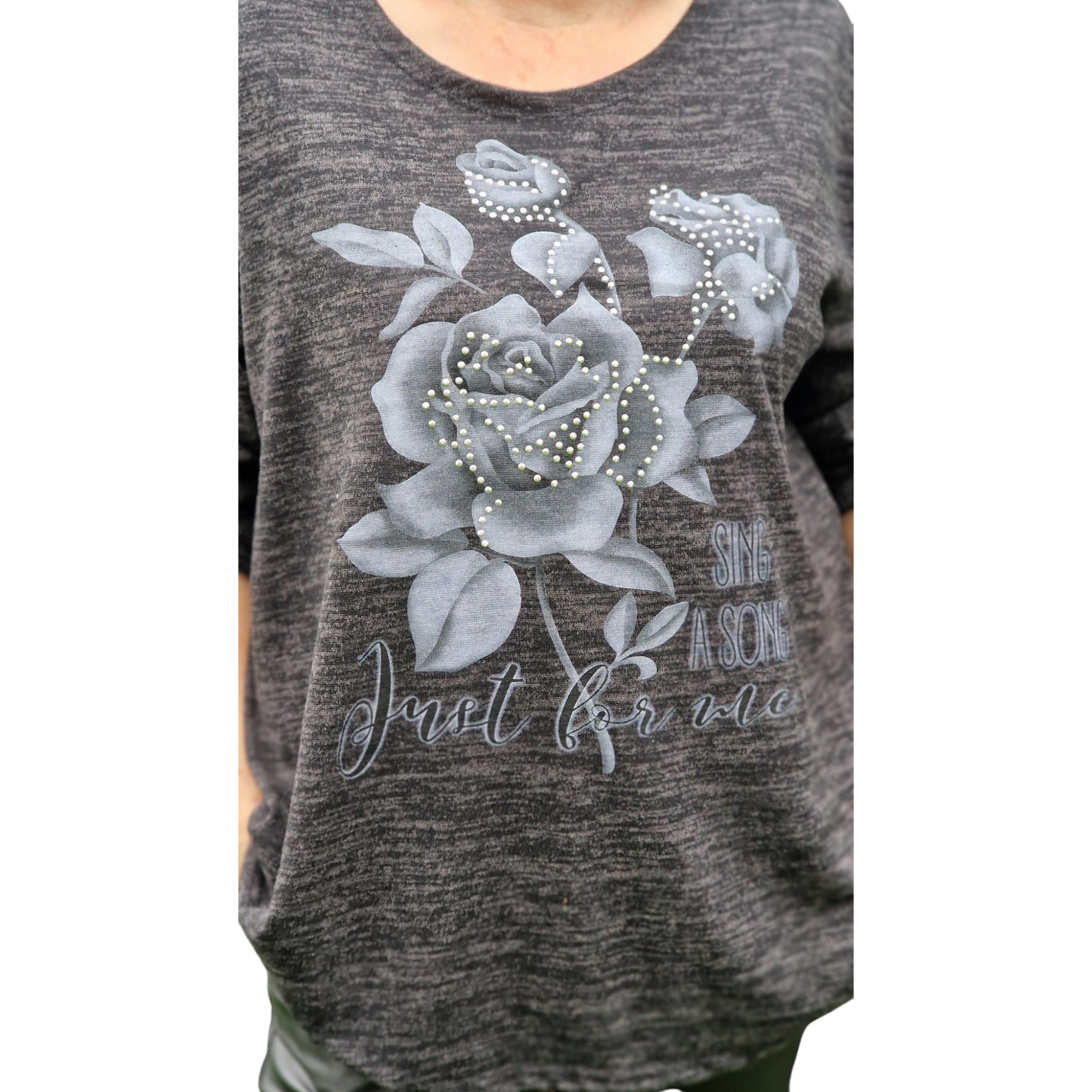 Pullover mit Rosendruck und Strasssteinen