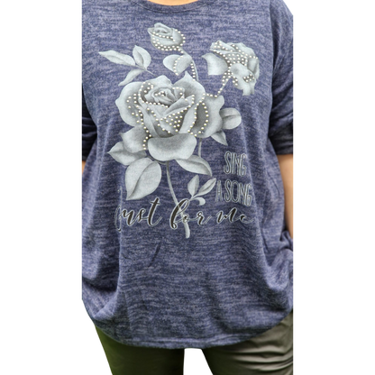 Pullover mit Rosendruck und Strasssteinen