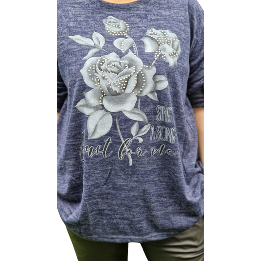 Pullover mit Rosendruck und Strasssteinen
